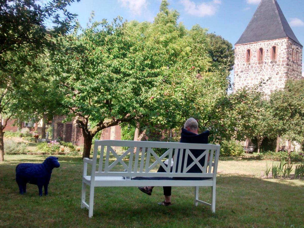 Herberge Im "Alten Pfarrhaus" In Schmergow Am Havel-Radweg Exterior foto