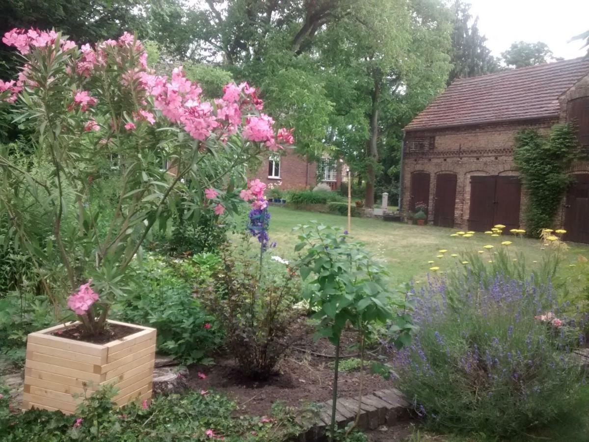 Herberge Im "Alten Pfarrhaus" In Schmergow Am Havel-Radweg Exterior foto